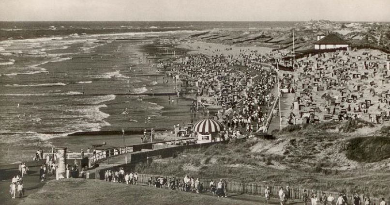 Nordstrand mit Kiosk ("Milchpilz")