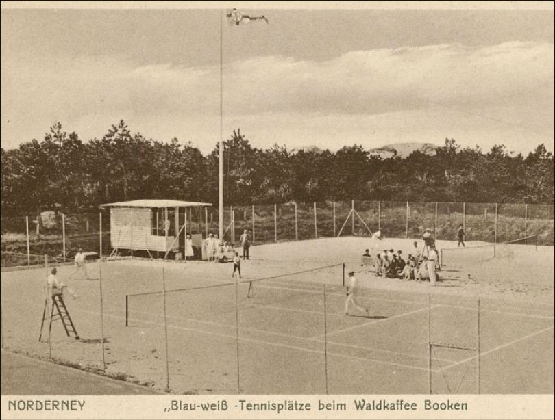 Tennisplätze beim Waldcafé Booken