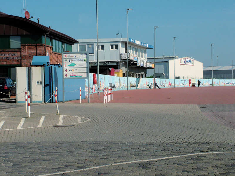 Wilfried Schlegel - Verschiedene Motive an der Hafenmauer (2006)