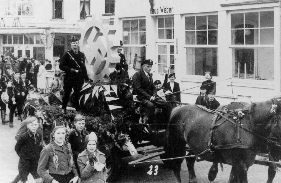 Festwagen der "Deutschen Arbeitsfront", nach 1933