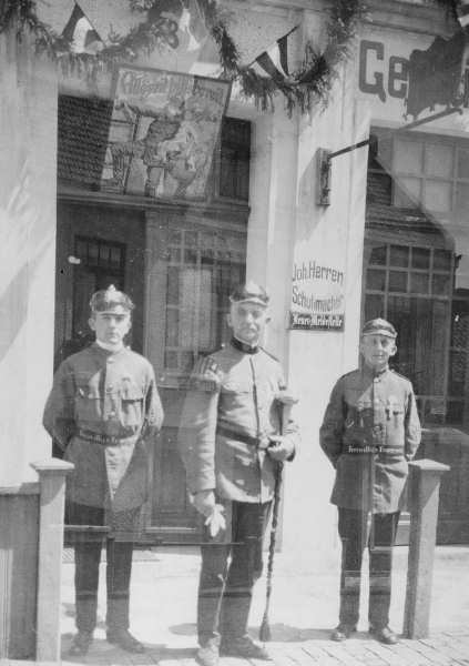 Von links: Gustav Herren, Johann Herren, Heiko Herren. Von links: Gustav Herren, Johann Herren, Heiko Herren.