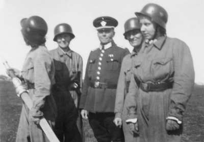 B.D.M. Feuerwehrhelferinnen 1943