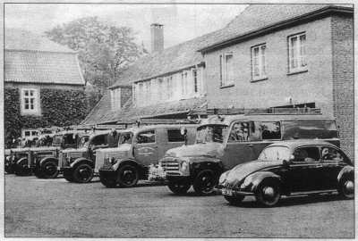 Fahrzeugpark der Schule 1955 Fahrzeugpark der Schule 1955