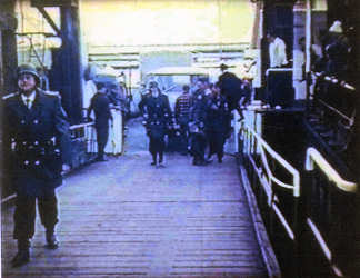 Sie gehen von Bord Sie gehen von Bord