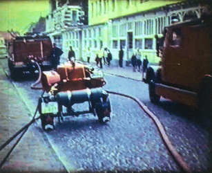 Auto-Brandbekämpfung mit Pulver Auto-Brandbekämpfung mit Pulver