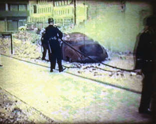 Auto-Brandbekämpfung mit Pulver Auto-Brandbekämpfung mit Pulver