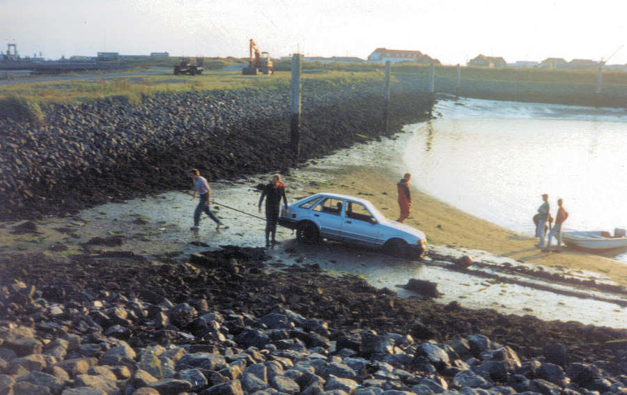 Rettungsaktion bei Ebbe am Seglerhafen 1991 Rettungsaktion bei Ebbe am Seglerhafen 1991