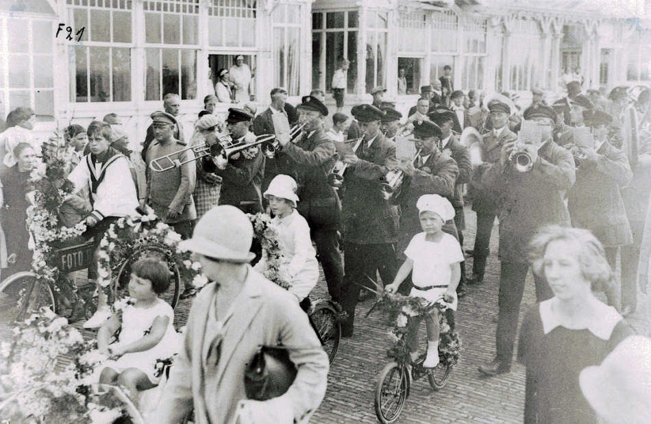 "Blumenkorso" Kinder-Umzug 1928