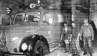 Die Feuerwehraltkameraden polieren ihre LF 16 auf - Mai 2003