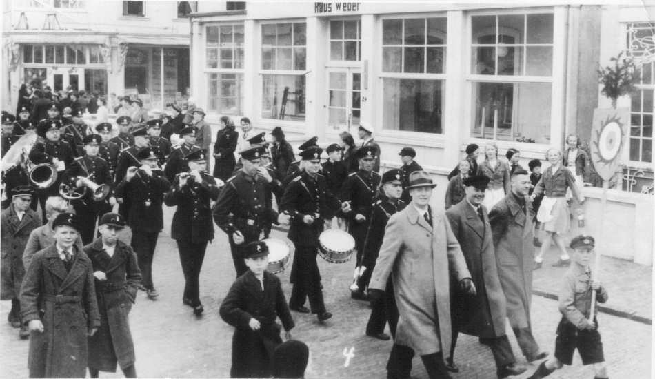 Großer Umzug der Werktätigen - 1. Mai 1937 Großer Umzug der Werktätigen - 1. Mai 1937