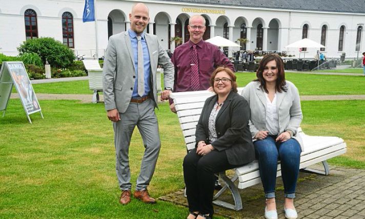 Die zuständigen Mitarbeiter der Abteilung SKN Anzeigen-Service (von links) Tido Ruhr (Anzeigenleiter), Thomas Fastenau (Geschäftsstellenleiter, Norderney), Sabrina Hamphoff (Anzeigenleiterin) und Simone Albers (Außendienstmitarbeiterin).