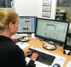 In der Geschäftsstelle in der Wilhelmstraße werden die Informationen des Bürgermeisters in einen Zeitungsbericht gegossen.