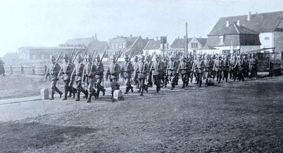 Im Gleichschritt zurück zur Kaserne Im Gleichschritt zurück zur Kaserne