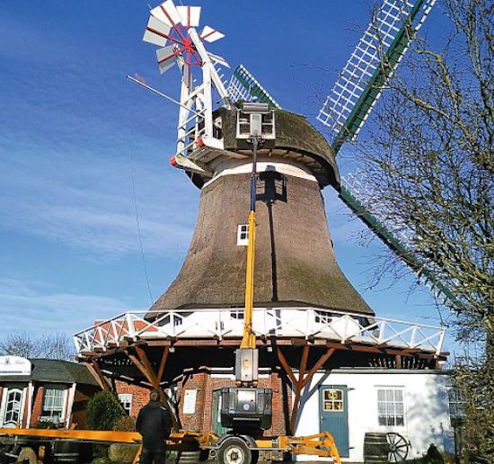 Ausbesserung des Reetdaches im November 2015.