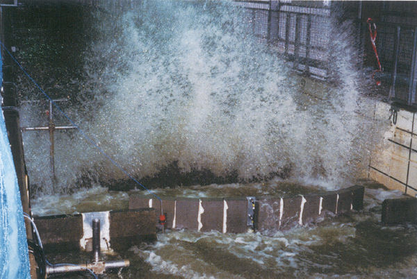 Untersuchungen zur Belastung des Deckwerkes