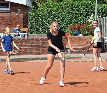 Annabelle Denecke, Frauke de Vries und Lotte Sauerberg (von links) im Training. Annabelle Denecke, Frauke de Vries und Lotte Sauerberg (von links) im Training.